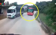 Xe khách lấn làn gây tai nạn