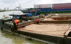 Bắt 3 tàu khai thác cát trái phép trên sông Đáy