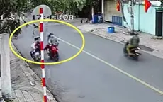 Nam sinh đi xe máy bị bạn cùng trường đạp ngã tử vong
