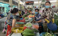 Giá cả tăng cao, người lao động cân đo đong đếm từng đồng