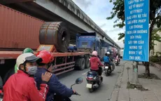 Sửa cầu Phú Mỹ, xe container ùn ứ dữ dội
