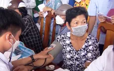 Khám bệnh, tặng quà tri ân các gia đình có công với cách mạng
