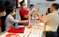 Giá vàng giảm, người dân tăng mua tích trữ