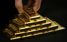 Đà tăng giá vàng có thể “mắc kẹt” giữa lãi suất tăng và đồng USD mạnh