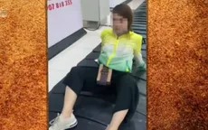 Xác minh cô gái ngồi phản cảm trên băng chuyền hành lý