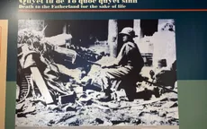 Xúc động khi nhìn lại hiện vật của các chiến sĩ trong triển lãm “Tri ân đồng đội”