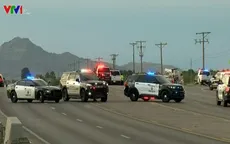 Xe chở 12 người bị mất lái và lật úp tại Mỹ