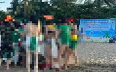 Phạt 400.000 đồng vụ du khách cởi áo ngực chơi team building ở Cửa Lò