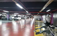 Xe công nghệ ngừng đón khách ở tầng lầu sân bay Tân Sơn Nhất
