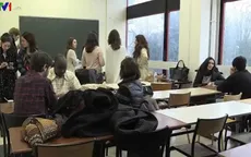 Pháp tạm dừng trục xuất sinh viên nước ngoài liên quan xung đột Ukraine