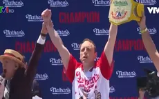 Ăn 63 chiếc bánh mỳ kẹp xúc xích chỉ trong 10 phút