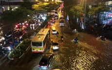 Hà Nội sau mưa lớn chiều tối 5/7: Đường ngập như sông, cây đổ, nhiều xe chết máy