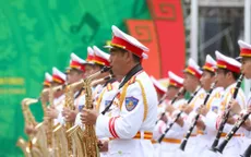 Người dân Hà Nội hào hứng theo dõi Cảnh sát các nước ASEAN diễu hành