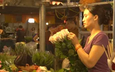 Tấp nập chợ hoa lớn nhất miền Bắc trước ngày lễ Vu Lan
