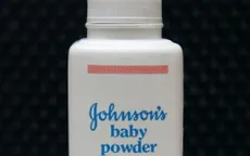 Johnson & Johnson dừng bán phấn rôm trẻ em trên toàn cầu