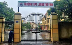 135 học sinh lớp 10 đang học trong lớp bất ngờ bị yêu cầu rời khỏi trường
