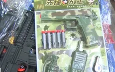 Ồ ạt kinh doanh đồ chơi trẻ em bạo lực cận Tết Trung thu