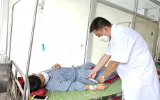 Nam thanh niên phải cắt bỏ tinh hoàn vì đắp "thảo dược"