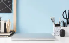 Có nên sử dụng máy tính xách tay khi đã đóng nắp?