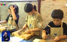 Lớp học nấu ăn miễn phí dành cho trẻ em tại chợ Đồng Xuân (Hà Nội)