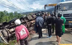 Bị xe tải lật nghiêng đè trúng, 2 phụ nữ tử vong tại chỗ