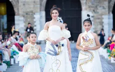 Mẫu nhí tự tin catwalk cùng Hoa hậu Lý Kim Thảo ở Hoàng thành Thăng Long