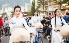 Thí sinh Miss World Vietnam diện áo dài đạp xe sau tranh cãi mặc thiếu vải trên xe bus 2 tầng