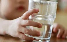 3 thời điểm uống nước tốt cho sức khỏe của trẻ