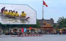 Đua ghe truyền thống trên sông Hương