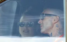 Bị 3 phụ nữ tố có quan hệ ngoài luồng, Adam Levine và vợ vẫn vui vẻ cùng nhau đi đón con