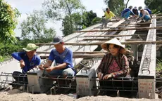 Những cụ bà ngoài 60 vẫn miệt mài xây cầu, làm đường từ thiện