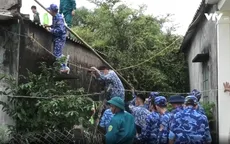 Vùng Cảnh sát biển 2 chằng chống nhà cửa, đưa người dân đến nơi tránh trú an toàn