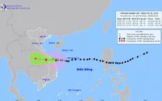 TƯỜNG THUẬT: Hình ảnh bão số 4 quần thảo trên các đảo và ven biển miền Trung