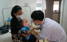Bệnh tay chân miệng tiếp tục gia tăng, phụ huynh cần lưu ý các dấu hiệu chuyển nặng của trẻ
