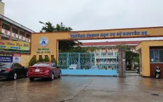 Thầy giáo đâm chết đồng nghiệp ngay tại trường