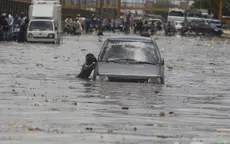 Pakistan dựng hàng rào chống nước lũ dâng cao, thêm 12 người tử vong do mưa lũ