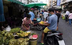 Giá cả leo thang, người dân Thái Lan “thắt lưng buộc bụng”