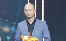 Nhà báo Long Vũ dành tặng giải thưởng VTV Awards 2022 cho mẹ