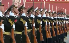 Trung Quốc thượng cờ, người Nhật đi lễ đầu năm