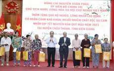 Chủ tịch nước trao quà Tết tặng gia đình chính sách, người nghèo tại Kiên Giang