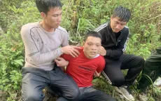 Bắt nghi phạm giết người, cướp tài sản rồi lẩn trốn vào rừng sâu