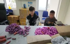 Cuộn pháo nổ vào quần áo, gửi chuyển phát nhanh cho khách