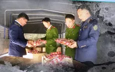 Thu giữ hàng nghìn hộp mứt Tết không rõ nguồn gốc