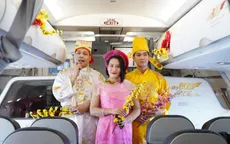 Bất ngờ gặp ông Công, ông Táo và nàng Xuân trên chuyến bay Vietjet