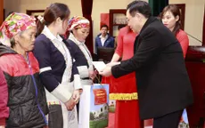 Chủ tịch Quốc hội Vương Đình Huệ chúc Tết tại tỉnh Lào Cai