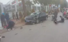 Lái xe biển xanh có nồng độ cồn gây tai nạn trên phố Hà Nội