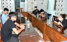 Nhóm thanh thiếu niên đang chuẩn bị đua xe thì bị bắt