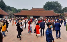 Người dân ồ ạt đổ về các điểm du xuân ở Hà Nội