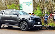 Xe máy đấu đầu xe ô tô bán tải, 2 người tử vong