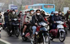 Người dân ùn ùn trở lại Thủ đô trong ngày mùng 4 Tết